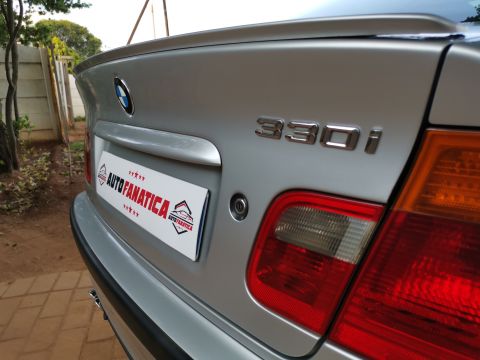 BMW - 330i Exclusive Pack