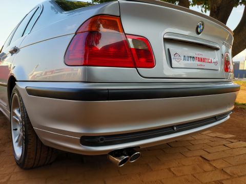BMW - 330i Exclusive Pack
