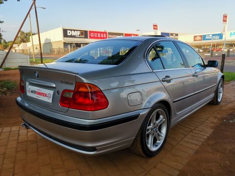 BMW - 330i Exclusive Pack