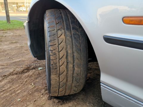 BMW - 330i Exclusive Pack