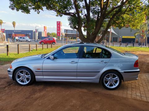BMW - 330i Exclusive Pack