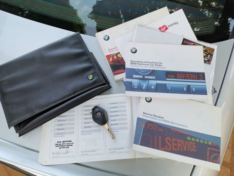 BMW - 330i Exclusive Pack