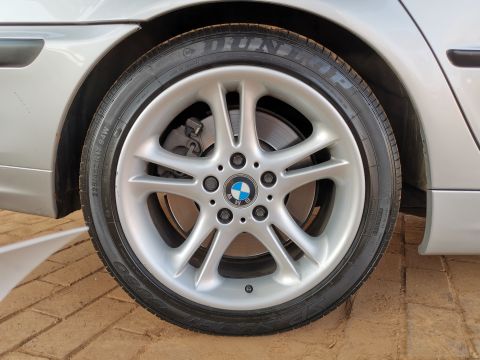 BMW - 330i Exclusive Pack