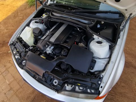 BMW - 330i Exclusive Pack