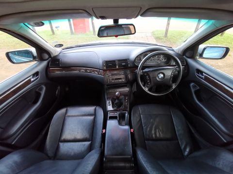 BMW - 330i Exclusive Pack
