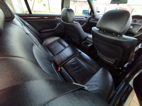BMW - 330i Exclusive Pack