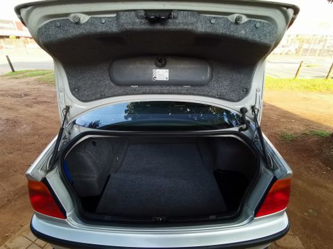 BMW - 330i Exclusive Pack