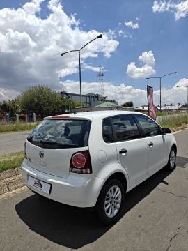 Volkswagen - Polo Vivo 